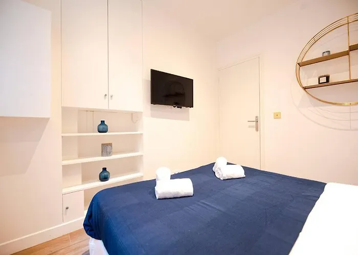 Flat In The Marais I شقة