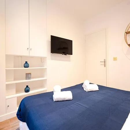 Flat In The Marais I דירה